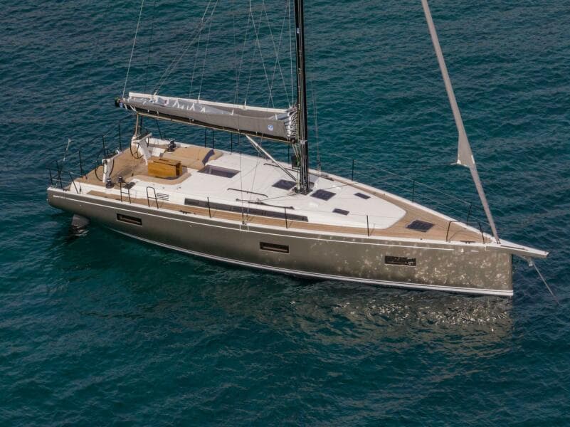 2027 Beneteau First 44