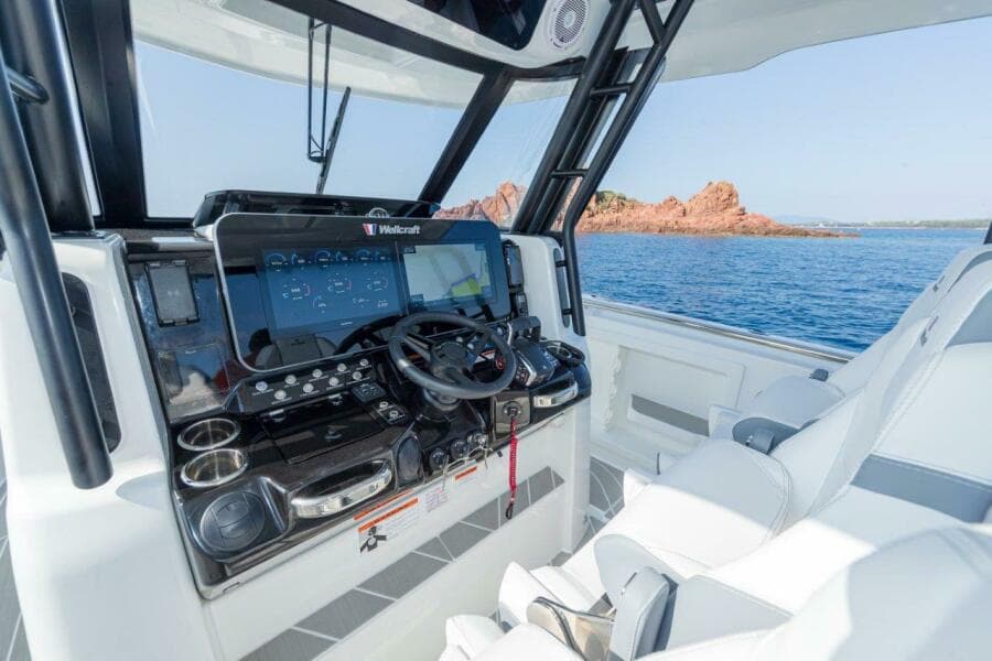 2025 Wellcraft 38 T-Top