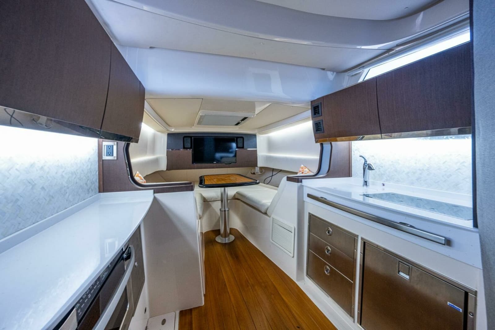 Grady White 45 Pura Vida - Interior Cabin