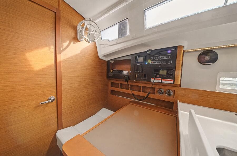 2023 Jeanneau Sun Odyssey 410