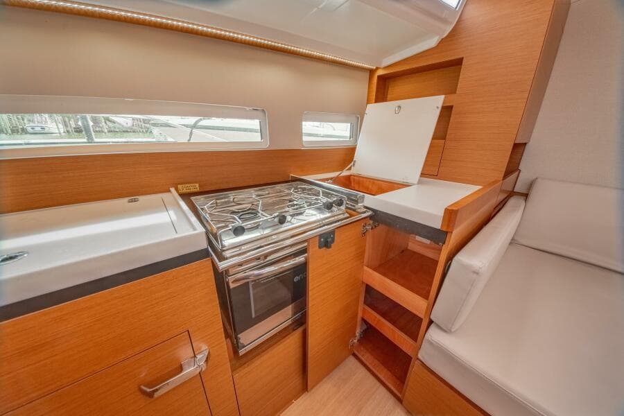 2023 Jeanneau Sun Odyssey 410