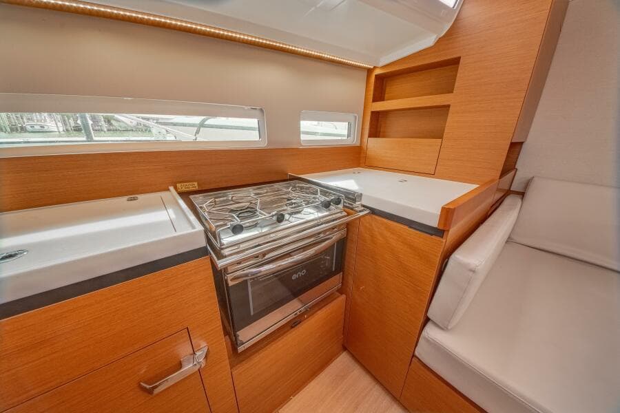 2023 Jeanneau Sun Odyssey 410