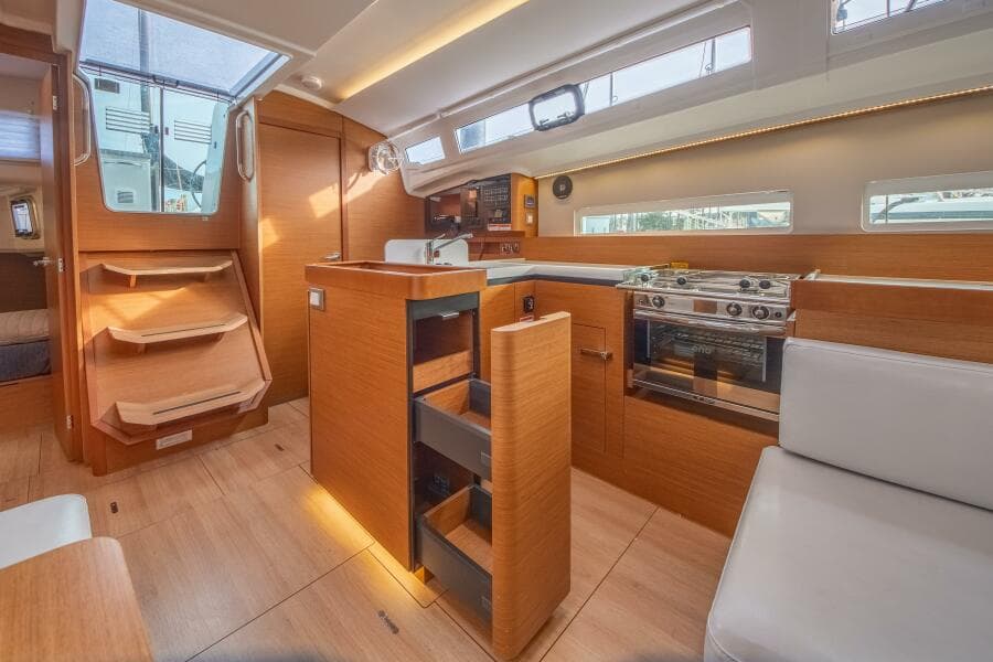 2023 Jeanneau Sun Odyssey 410