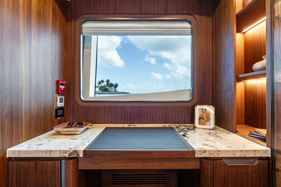 2027 Aquitalia Yachts Flybridge