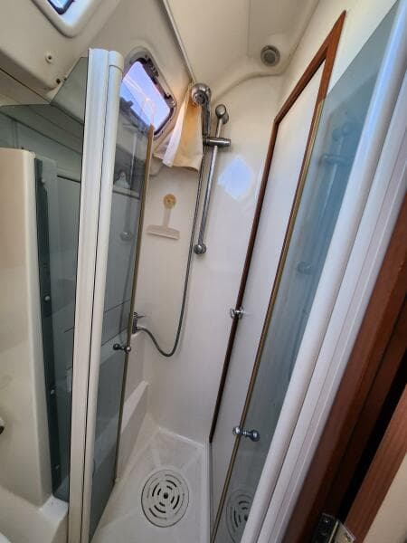 Aft Head Shower