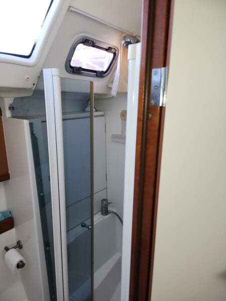 Aft Head Shower
