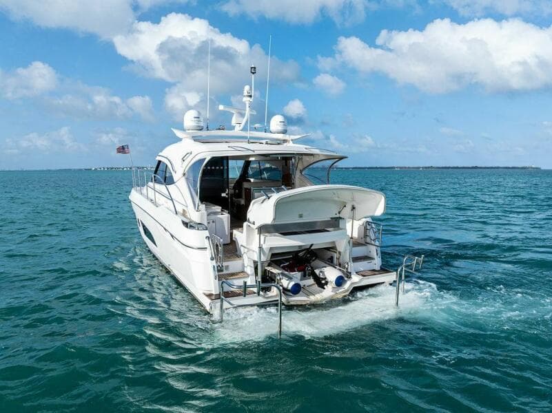 2018 Riviera 4800 Sport Yacht