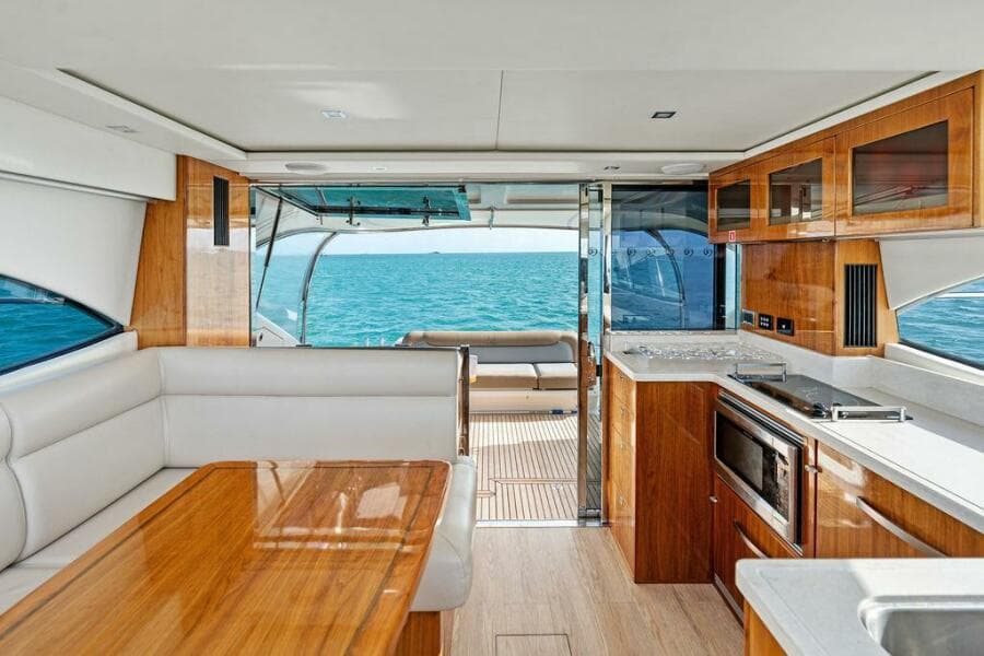 2018 Riviera 4800 Sport Yacht