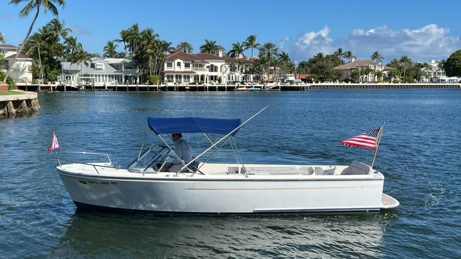 2013 Vanquish 24 Runabout