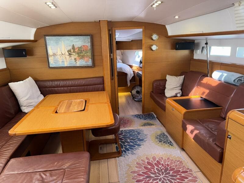 Saloon 1