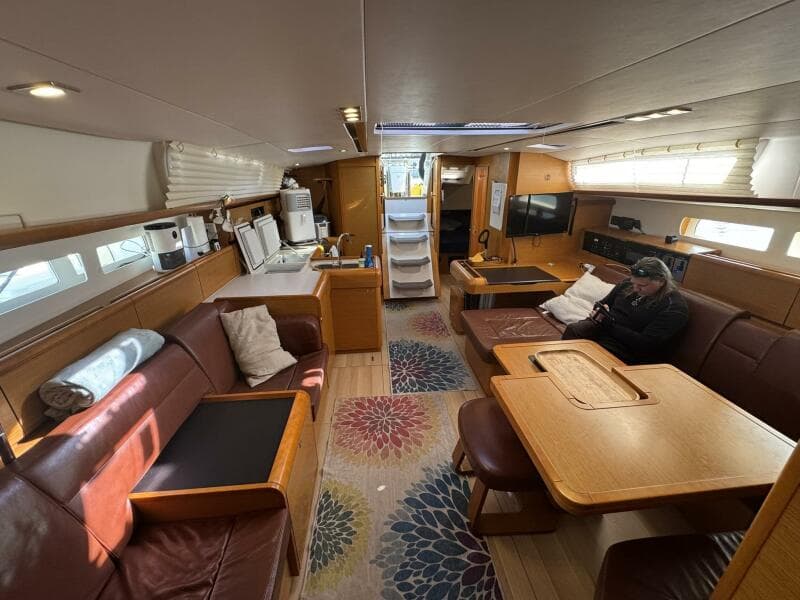 Saloon 4