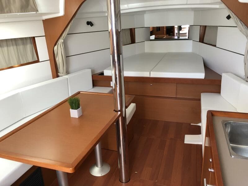 2017 Beneteau Oceanis 38 Weekender