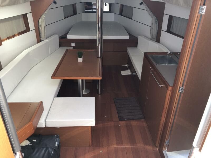 2017 Beneteau Oceanis 38 Weekender