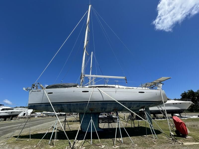 43' Beneteau hauled out port profile