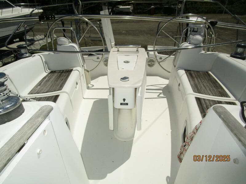 43' Beneteau cockpit aft