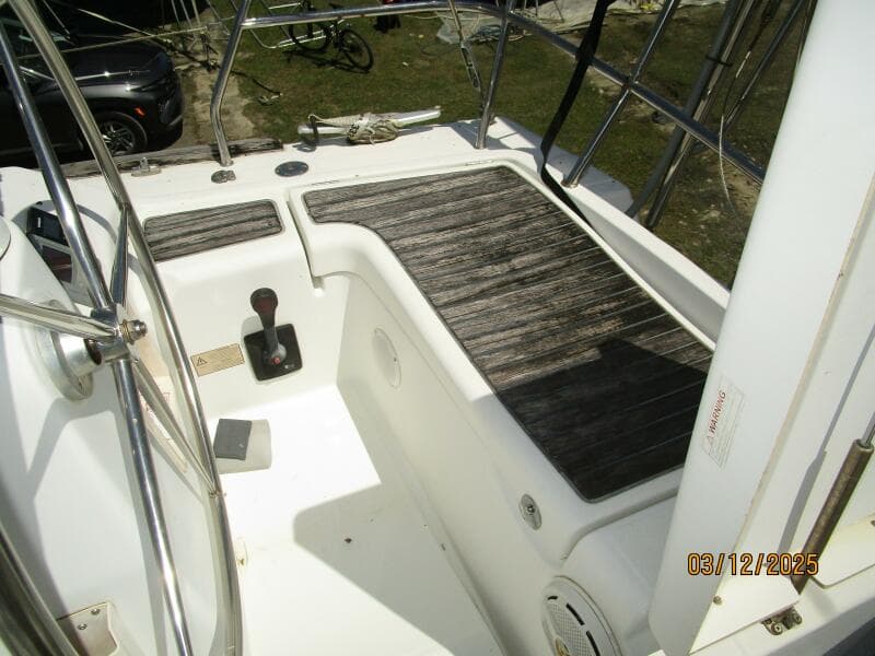 43' Beneteau cockpit starboard aft seating
