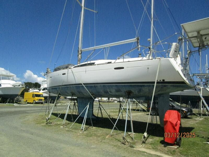 43' Beneteau hauled out port aft profile