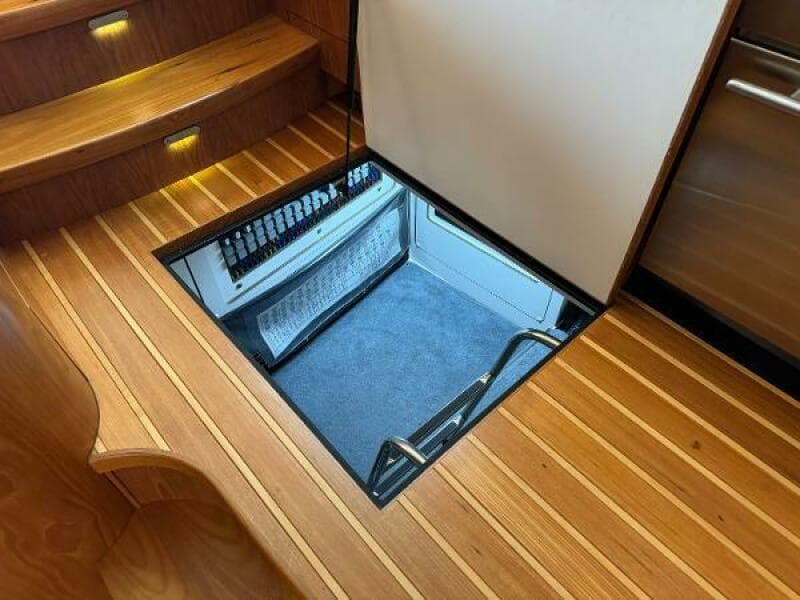 2010 Tiara Yachts 5800 Sovran