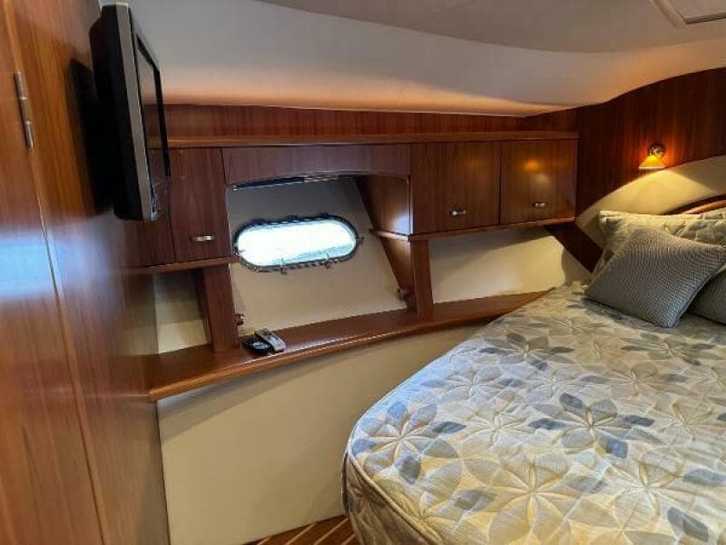 2010 Tiara Yachts 5800 Sovran