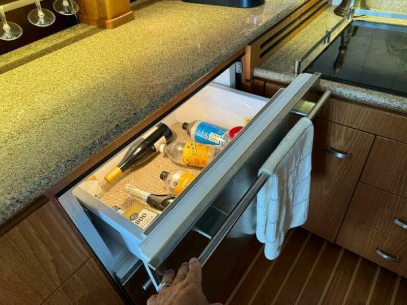 2010 Tiara Yachts 5800 Sovran
