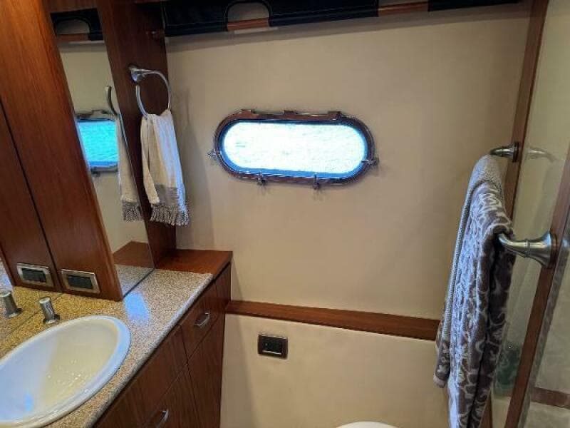 2010 Tiara Yachts 5800 Sovran