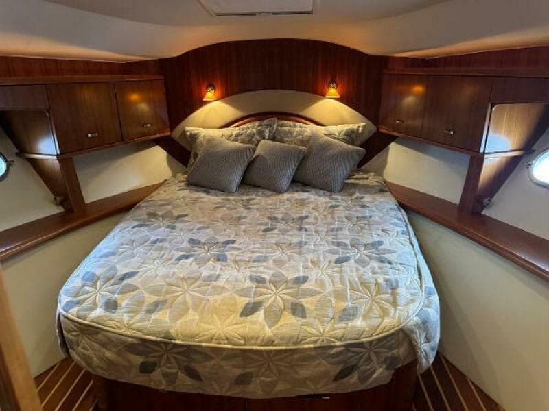 2010 Tiara Yachts 5800 Sovran