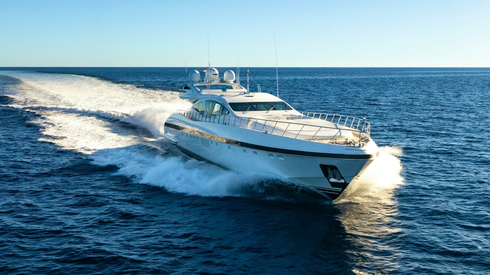 2007 Overmarine Mangusta 130