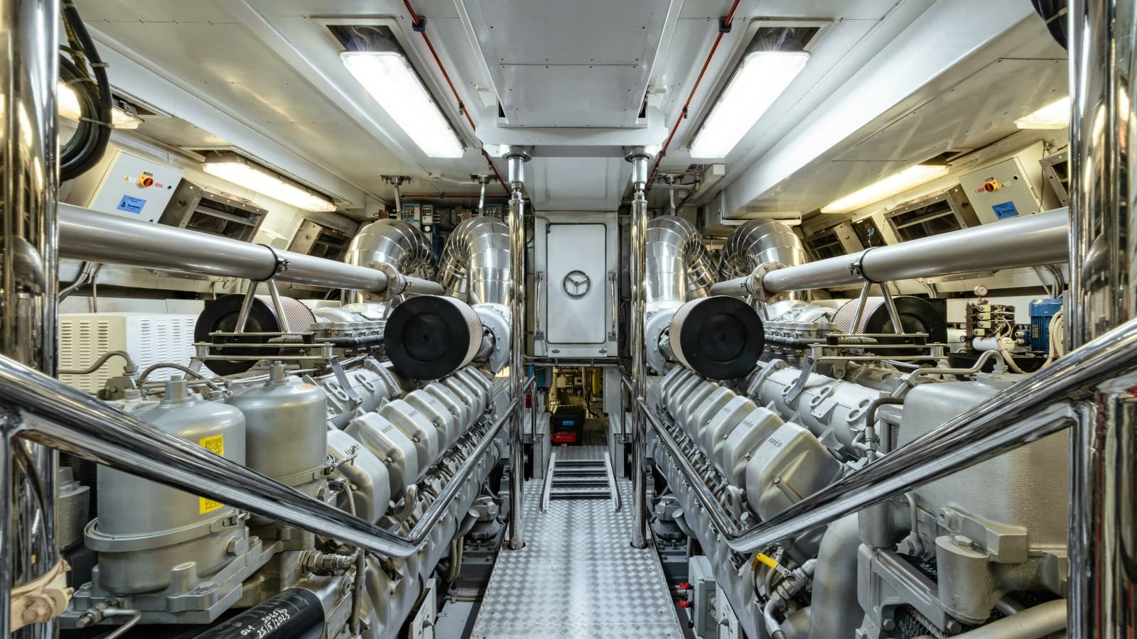 2007 Overmarine Mangusta 130