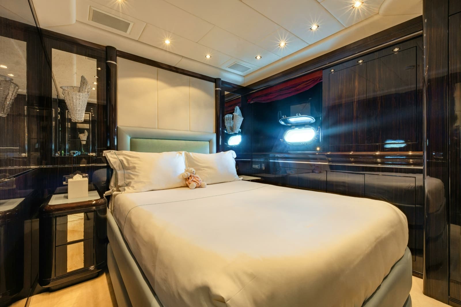2007 Overmarine Mangusta 130