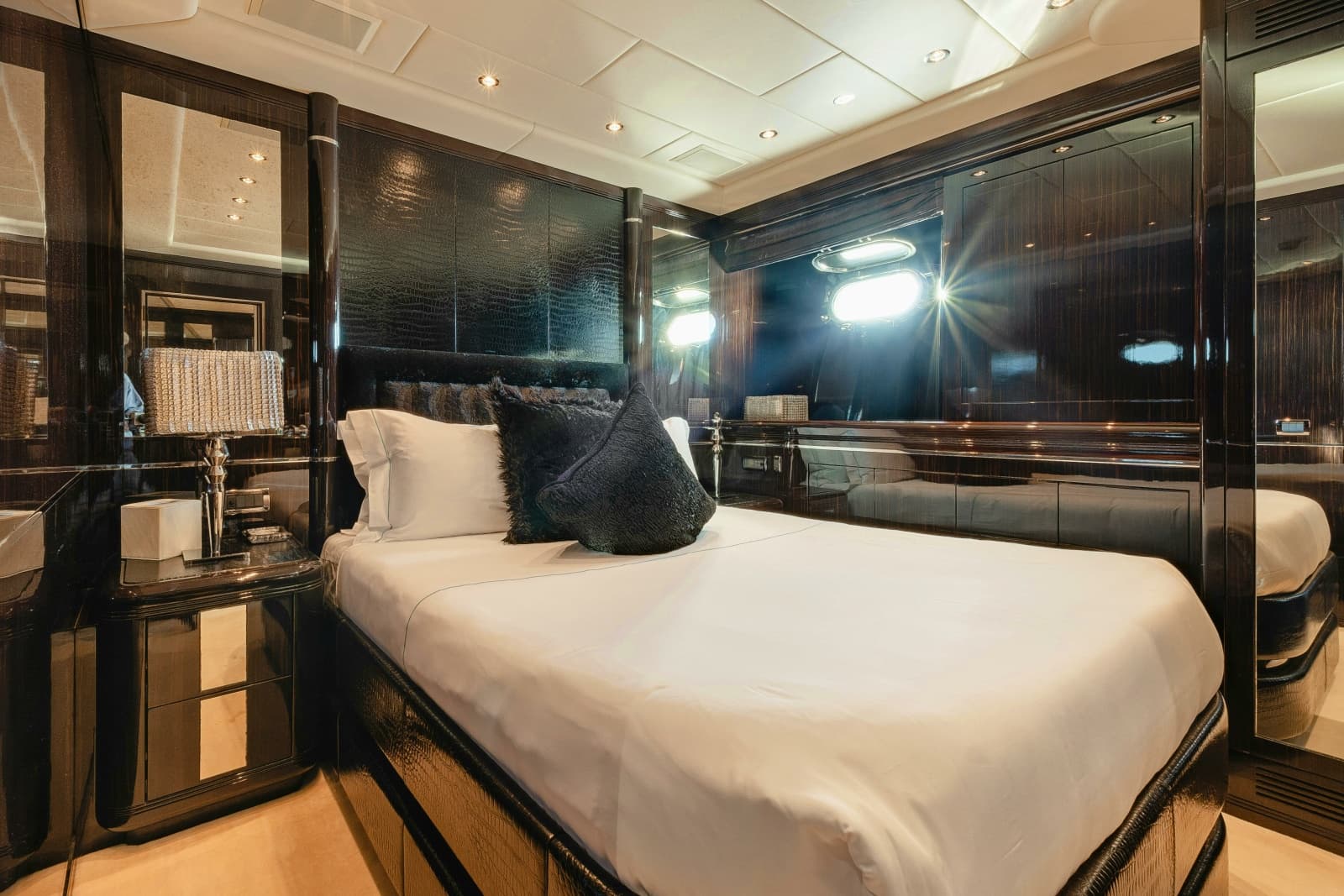 2007 Overmarine Mangusta 130