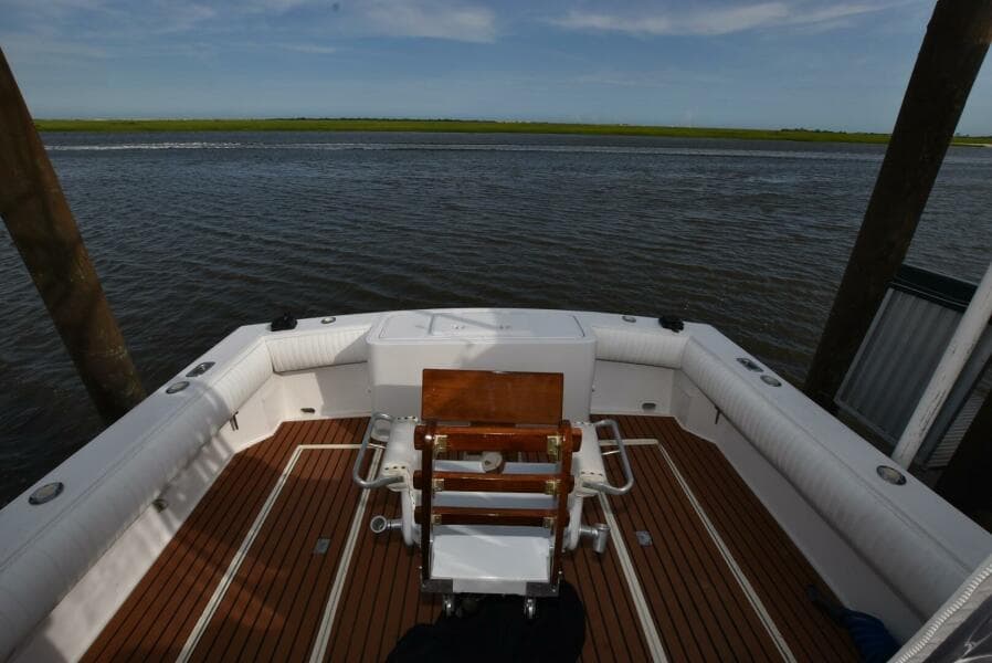 2001 Carolina Classic 28 Express Fisherman