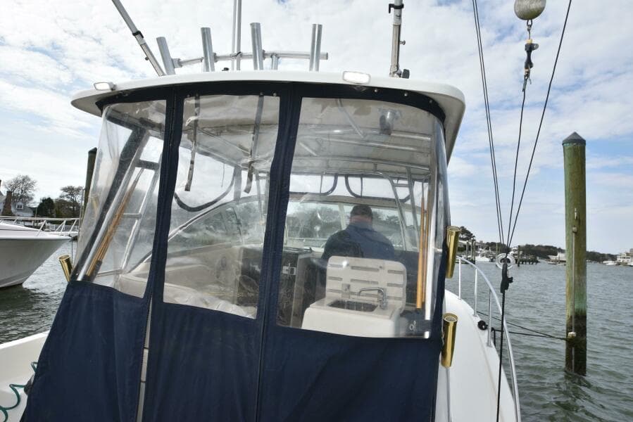 2005 Pursuit 3070 Offshore Express