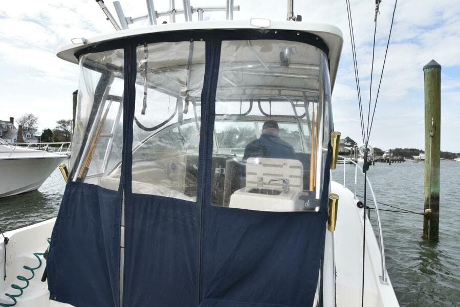 2005 Pursuit 3070 Offshore Express