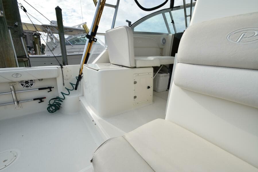 2005 Pursuit 3070 Offshore Express