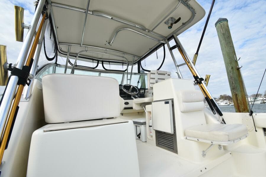 2005 Pursuit 3070 Offshore Express
