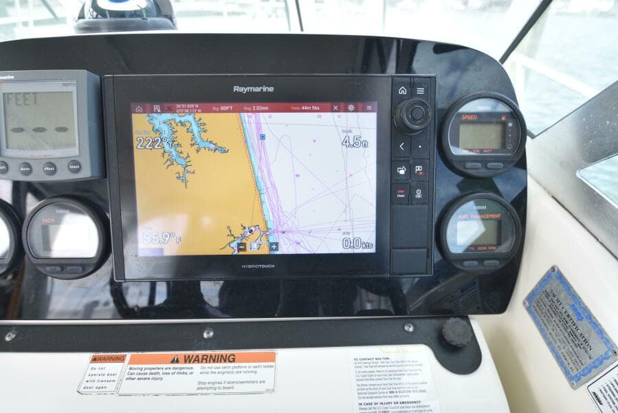 2005 Pursuit 3070 Offshore Express