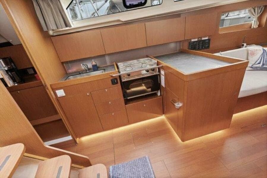 2018 Beneteau 41.1