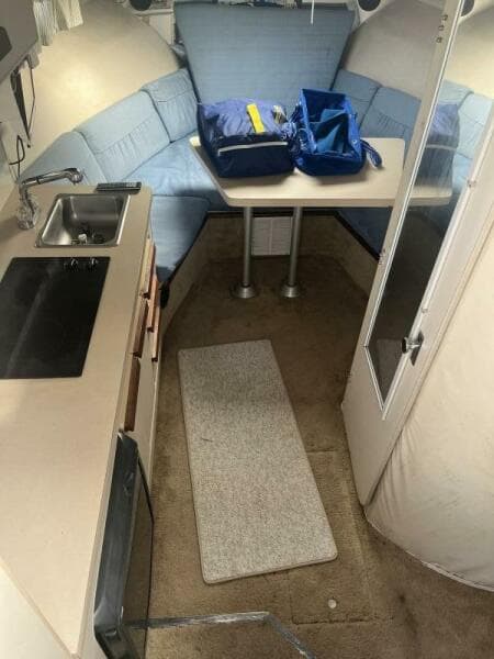 1989 Carver 2557 Montego