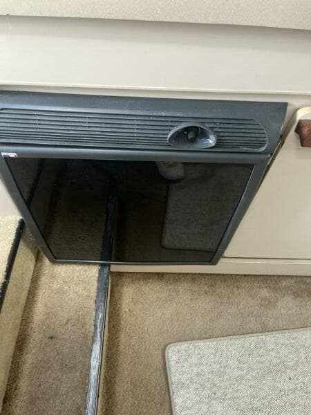 1989 Carver 2557 Montego
