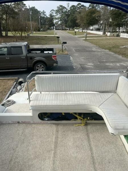 1989 Carver 2557 Montego