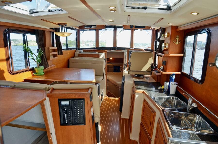 2013 Ranger Tugs R-31 CB