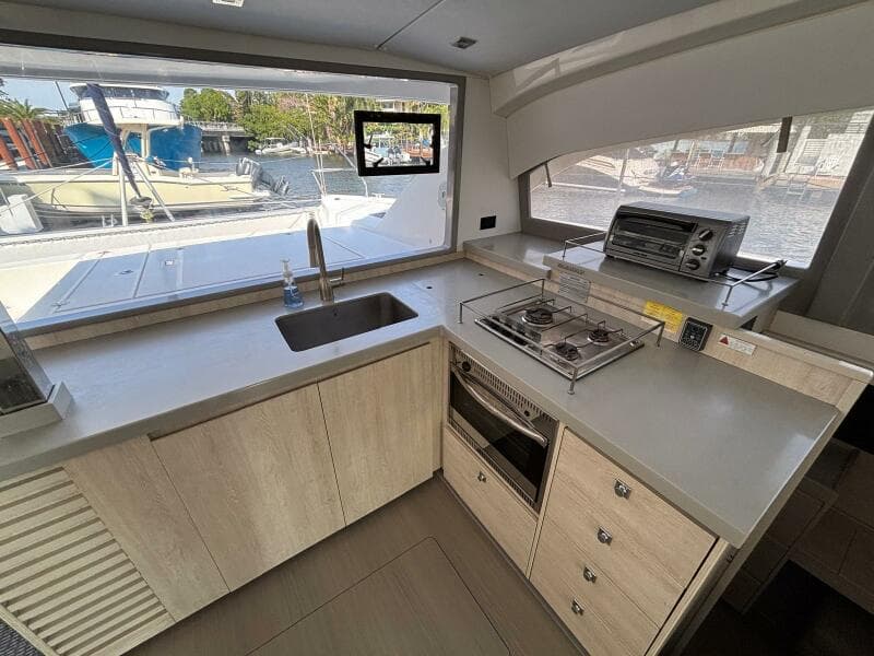 2019-leopard-40-sail-9726073-20250325073320626-1_XLARGE.jpg