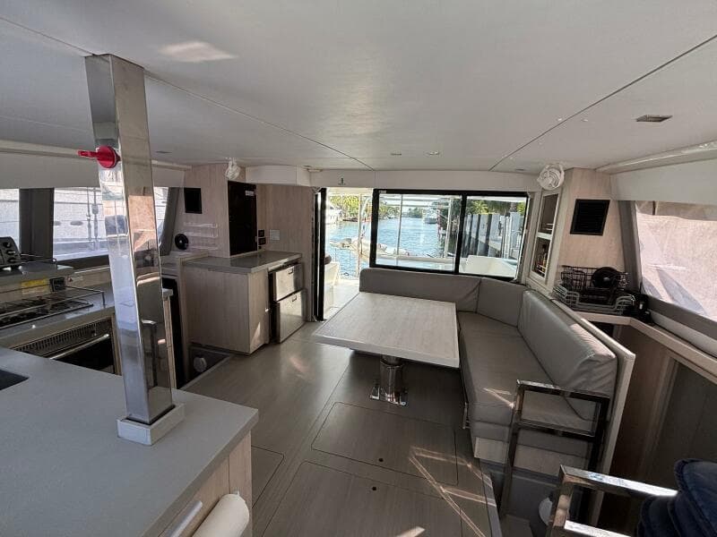 2019-leopard-40-sail-9726073-20250325073356783-1_XLARGE.jpg