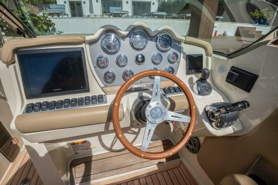 2013 Chris-Craft Launch 32