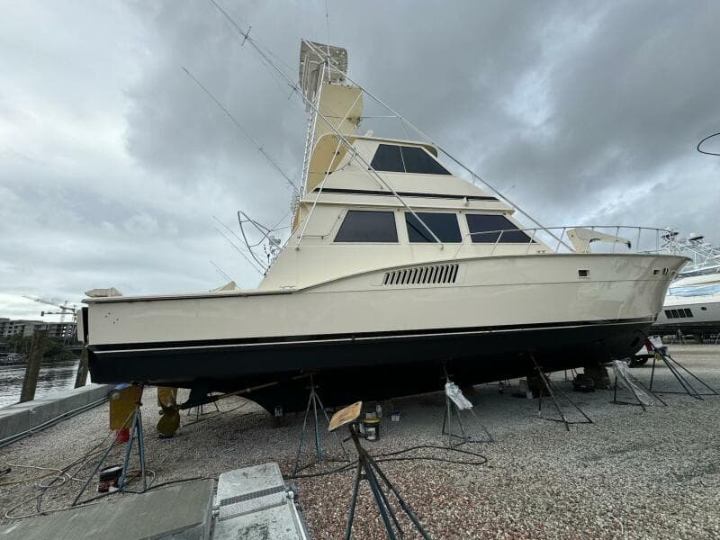 1985 Hatteras Enclosed Bridge
