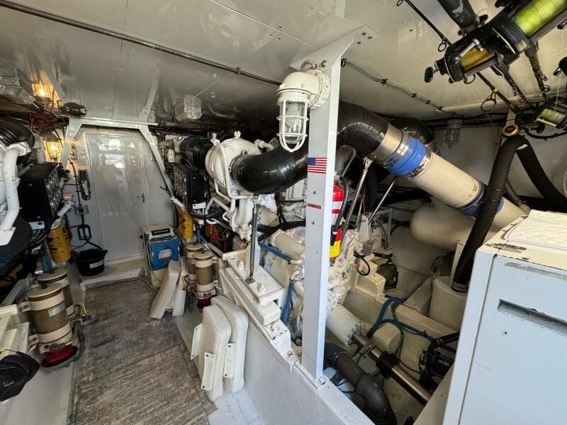 1985 Hatteras Enclosed Bridge