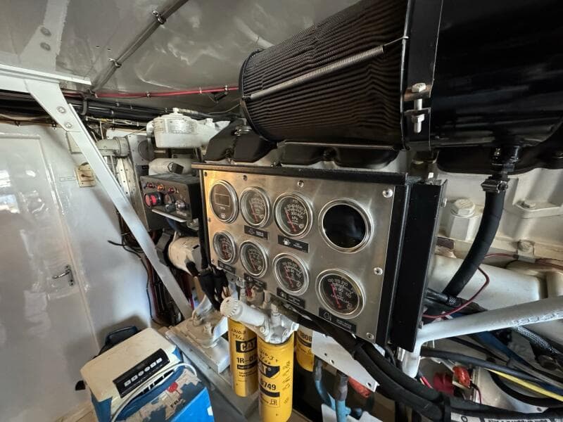 1985 Hatteras Enclosed Bridge