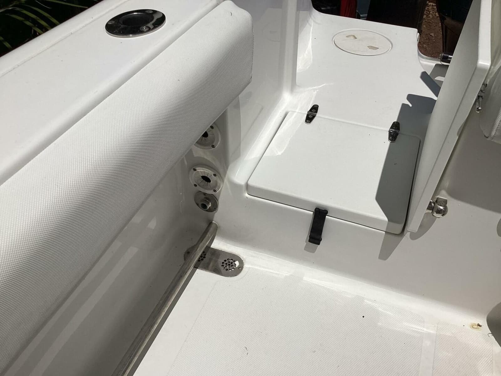 2018 Sea Hunt Gamefish 27