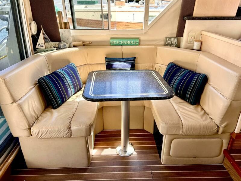 1999 Carver 370