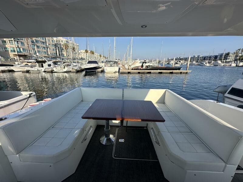 2017 Cruisers Yachts 390 Express Coupe